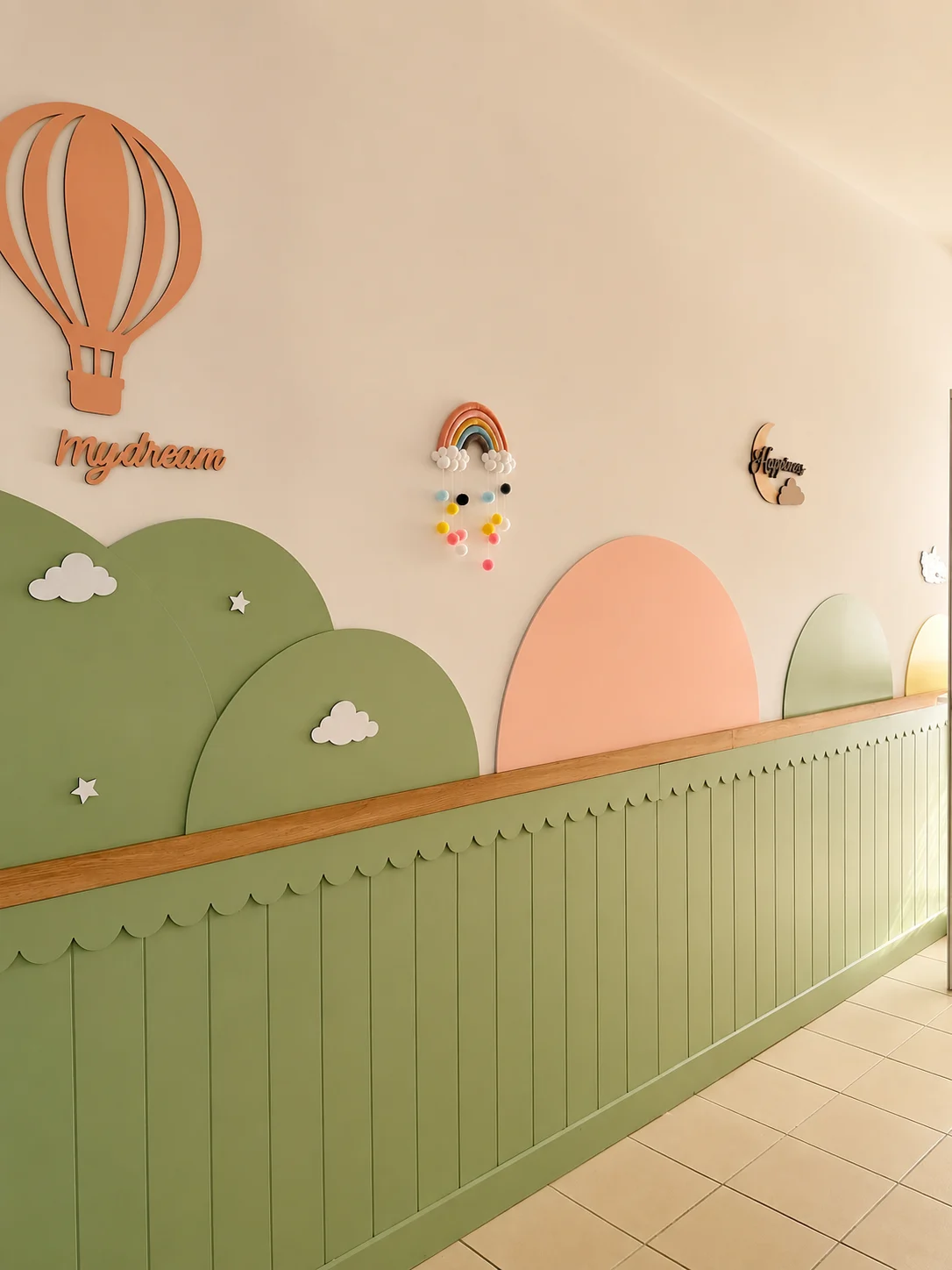 Mur décoratif en relief aux tons crème