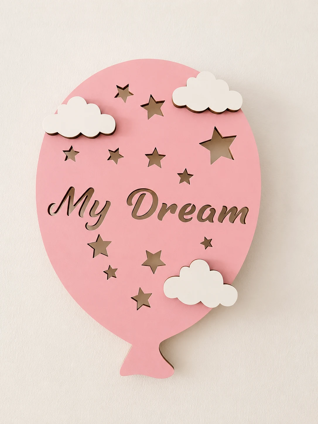 Décoration murale en bois en forme de ballon rose avec nuages, étoiles et le texte My Dream